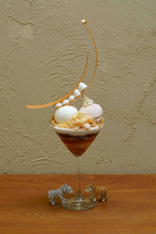 桃とサバランのパフェ1750円