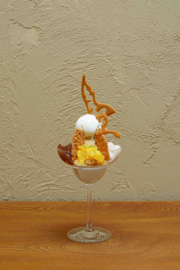 チャイとライチのパフェ1550円