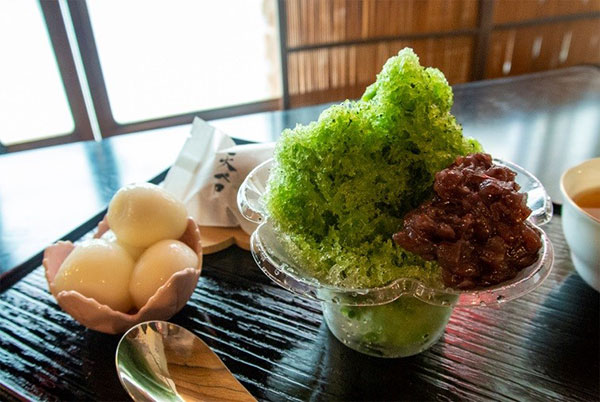 宇治氷972円、白玉トッピング＋216円 