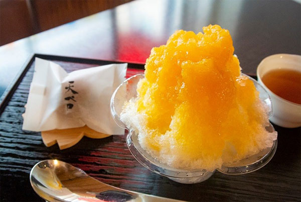 マンゴー氷864円