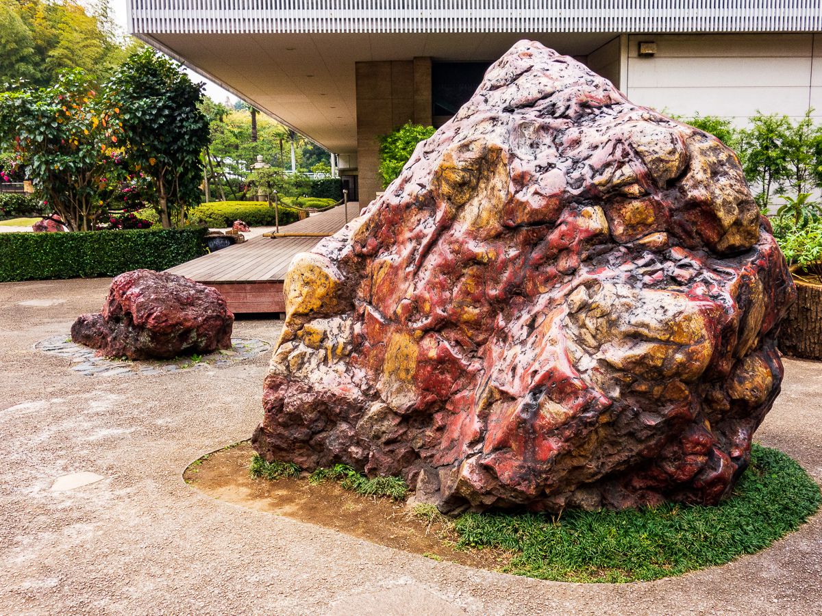 佐渡島の金山より運ばれた「赤玉石」