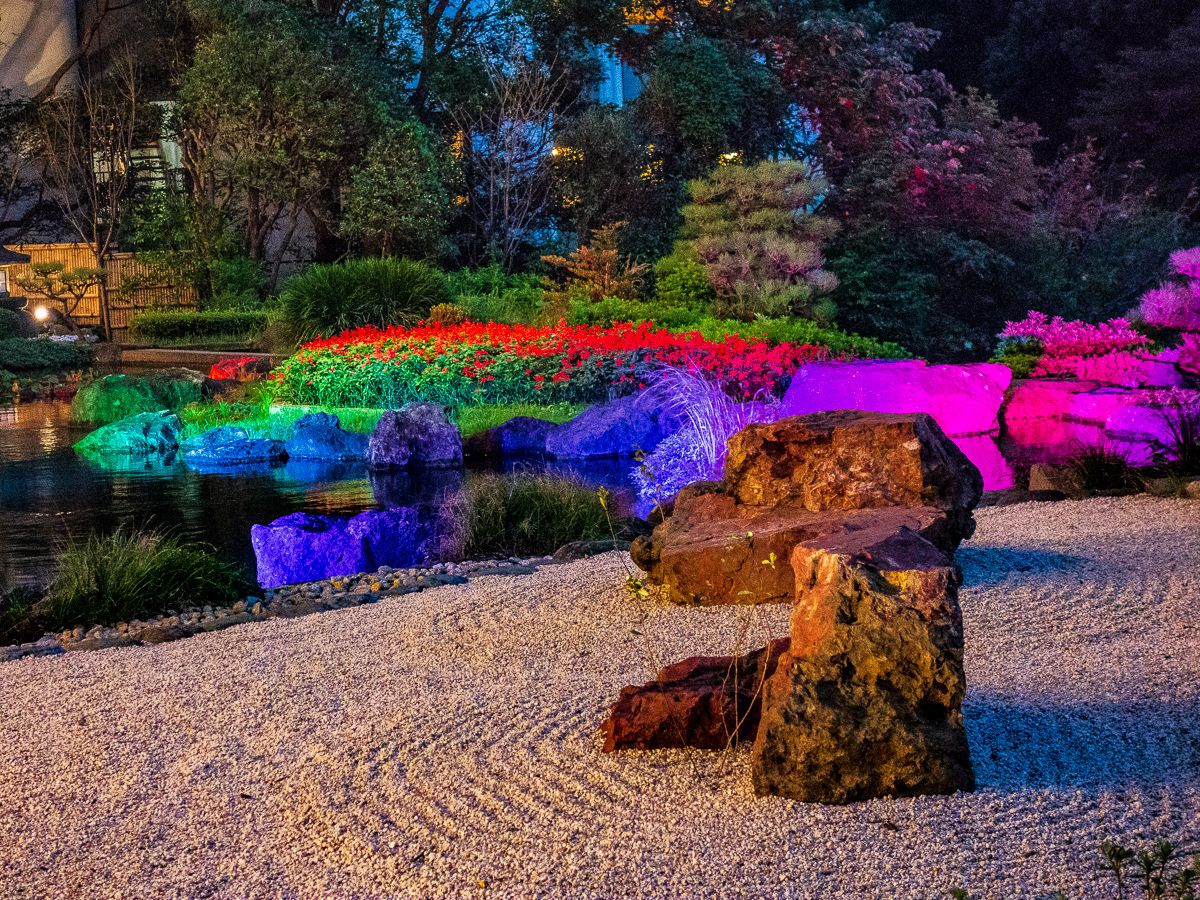 池泉回遊式庭園と枯山水の共演
