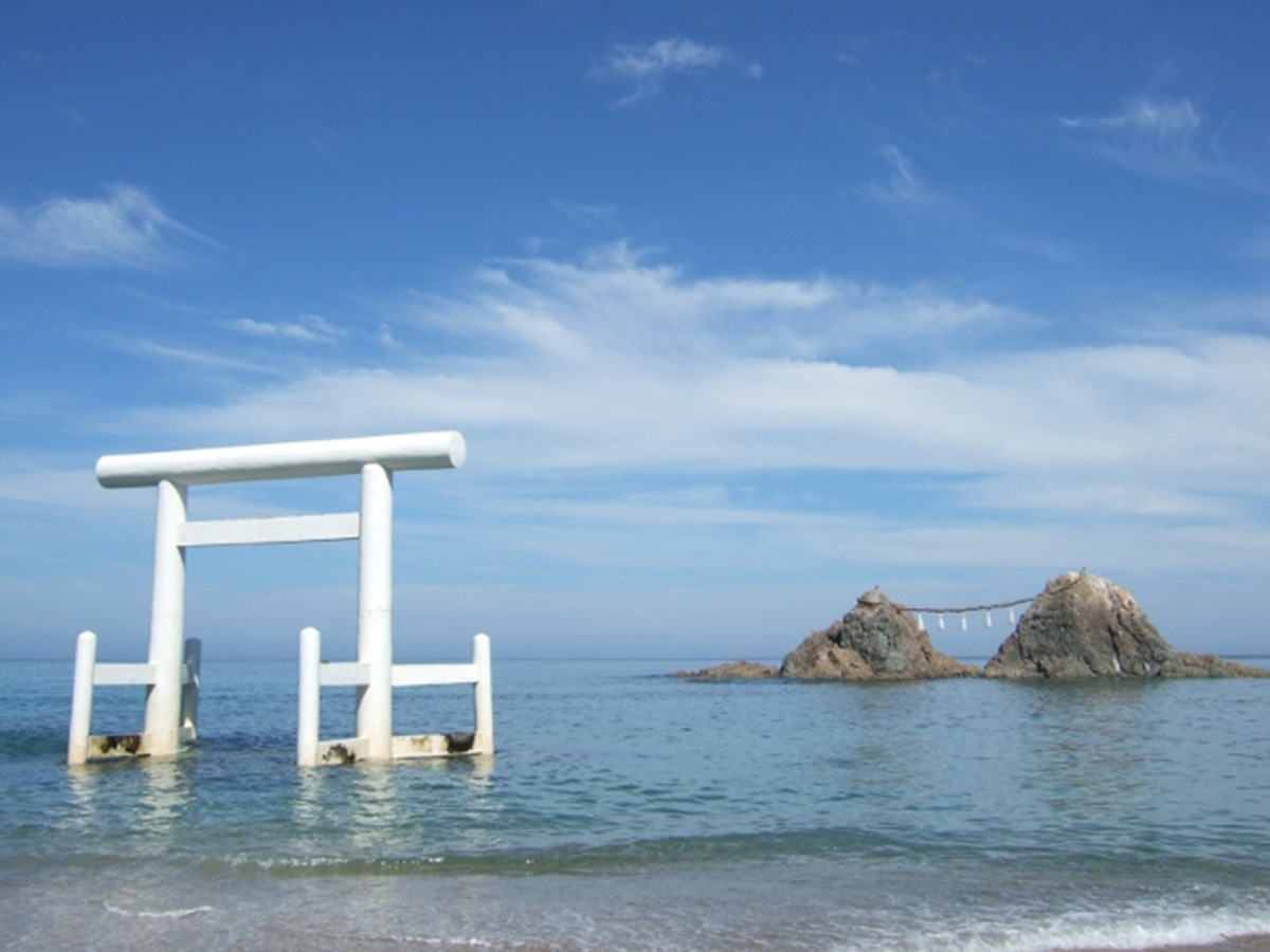 福岡県糸島市「桜井二見ヶ浦 夫婦岩」