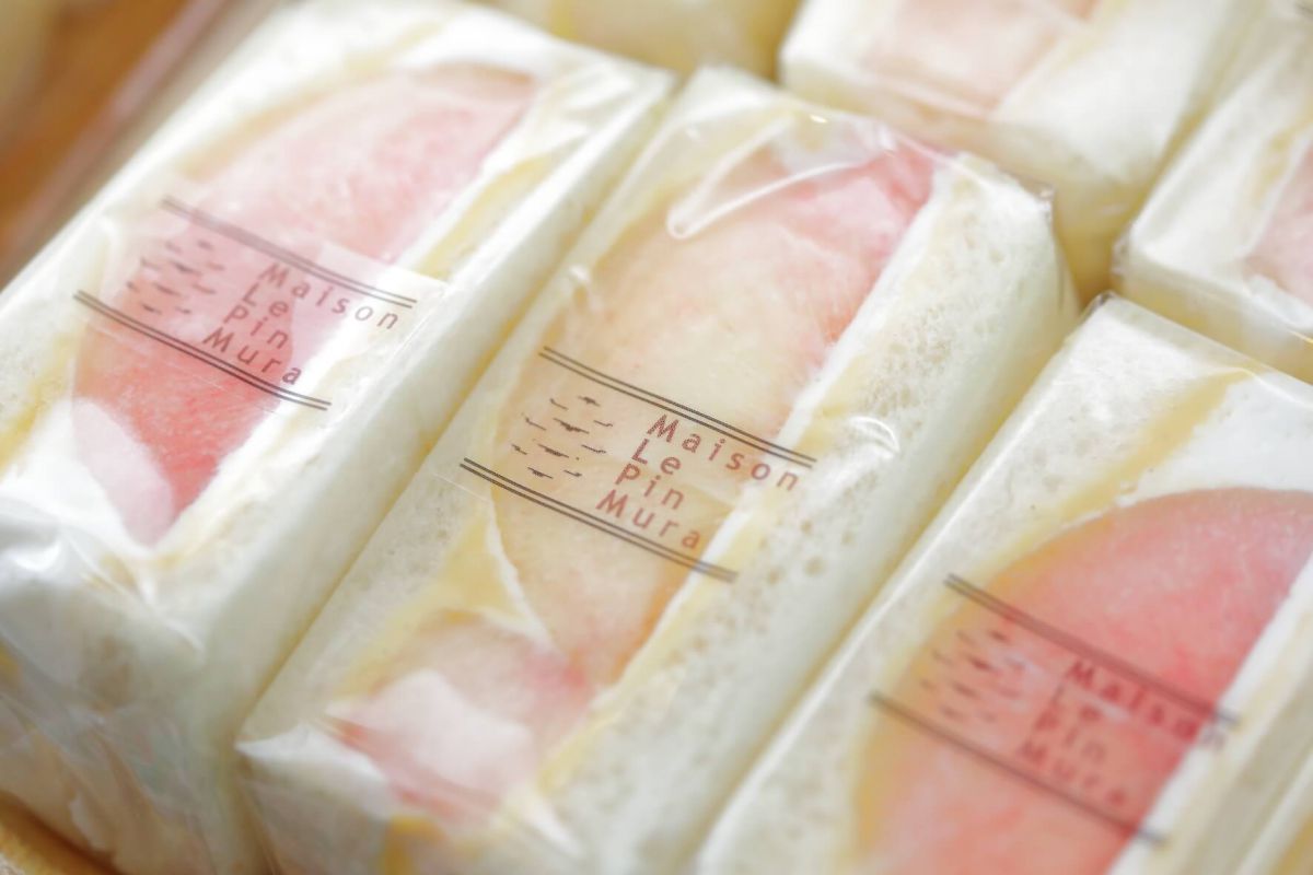 人気の桃は夏から9月末頃まで。