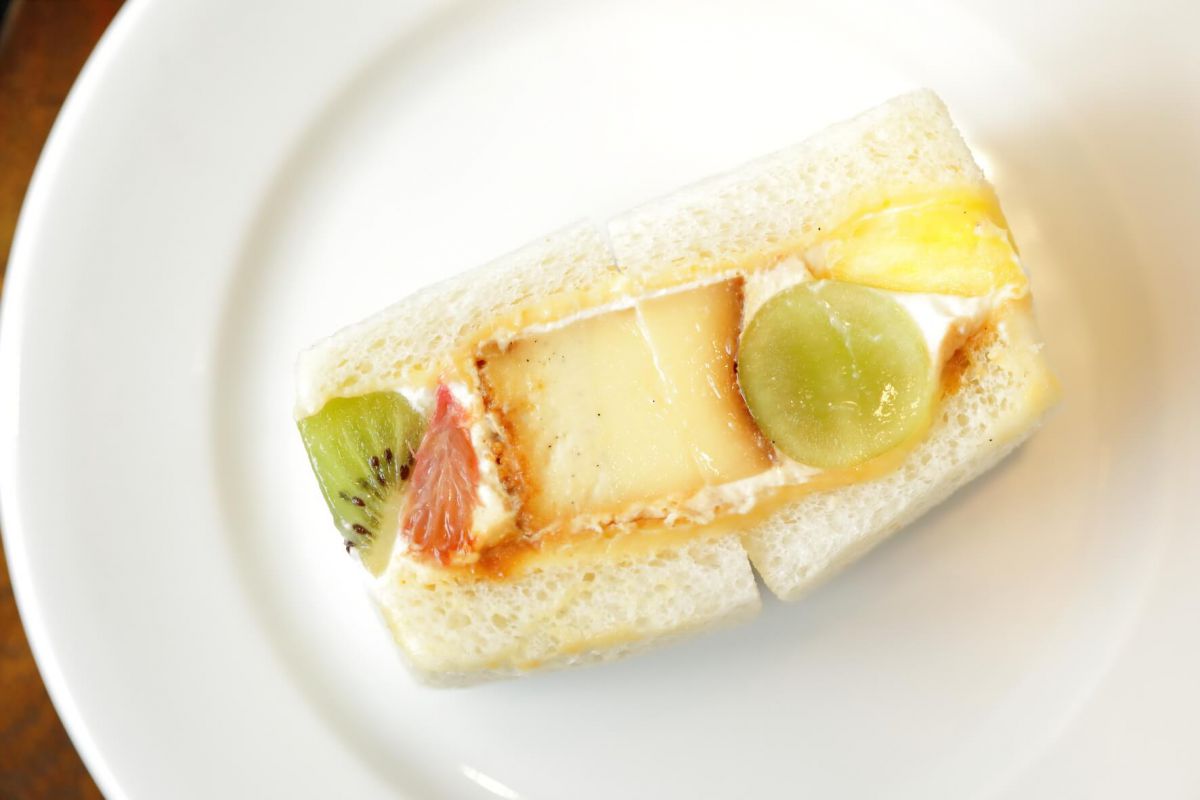 プリンアラモードサンド 460円