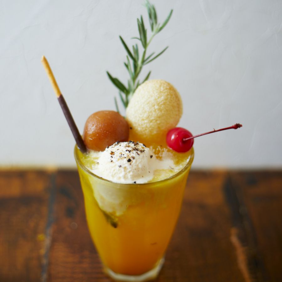 「カレー･スパイス料理研究家 一条もんこ」プロデュース　カリームソーダ（１杯）648円