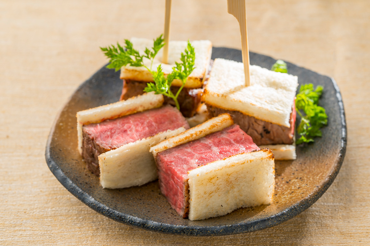 分厚い！おおいた和牛のステーキサンド　1980円