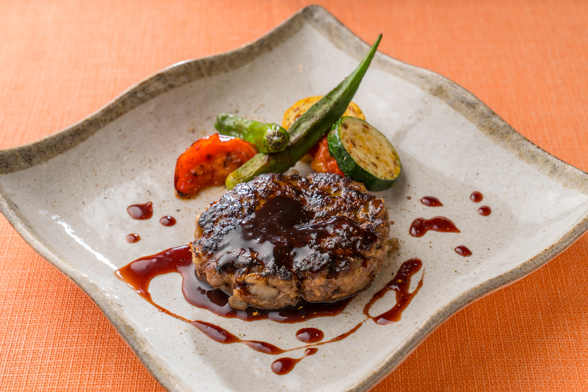 いろいろ部位を使ったおおいた和牛ハンバーグ　1980円