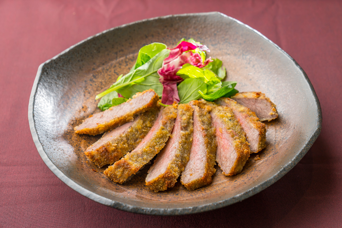 香草パン粉をまぶしたおおいた和牛ザブトン焼き　3980円