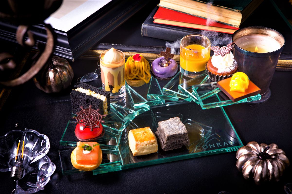 「デラックスアフタヌーンティー」の階段式プレートのイメージ 