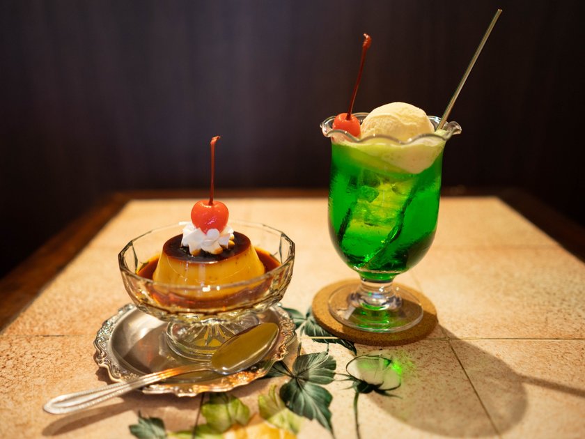 昔なつかしプリン 500円（ドリンクとセットで50円引き・単品注文不可） なつかしメロンクリームソーダ 600円