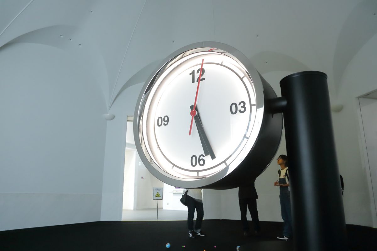 スチュアート・リングホルト「原子力の時計」