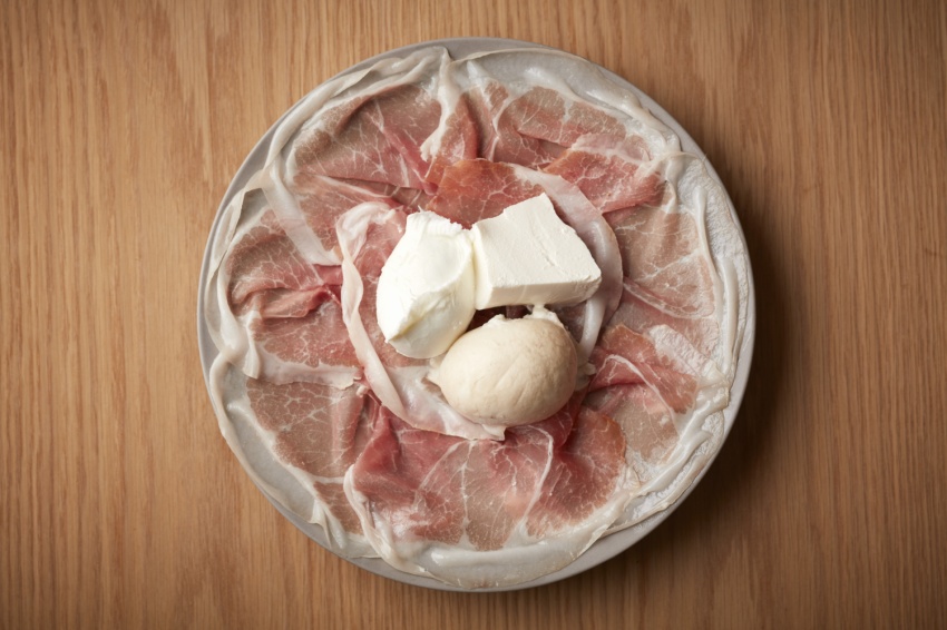 2種モッツァレラとリコッタ プロシュット盛り合わせ 80g：4300円、40g：2900円