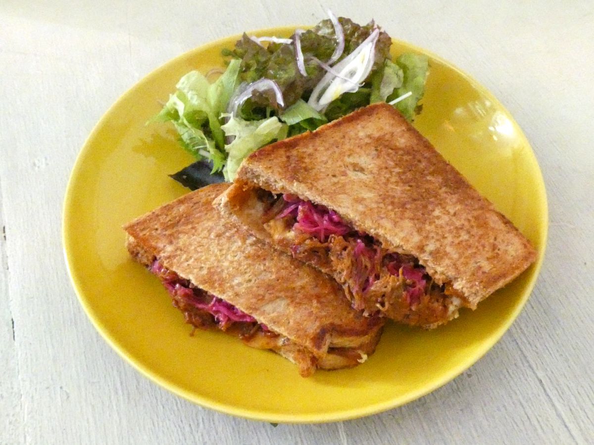 「GRILLED SANDWICHES PULLED PORK（グリルドサンドイッチ プルドポーク）」1400円（税込）