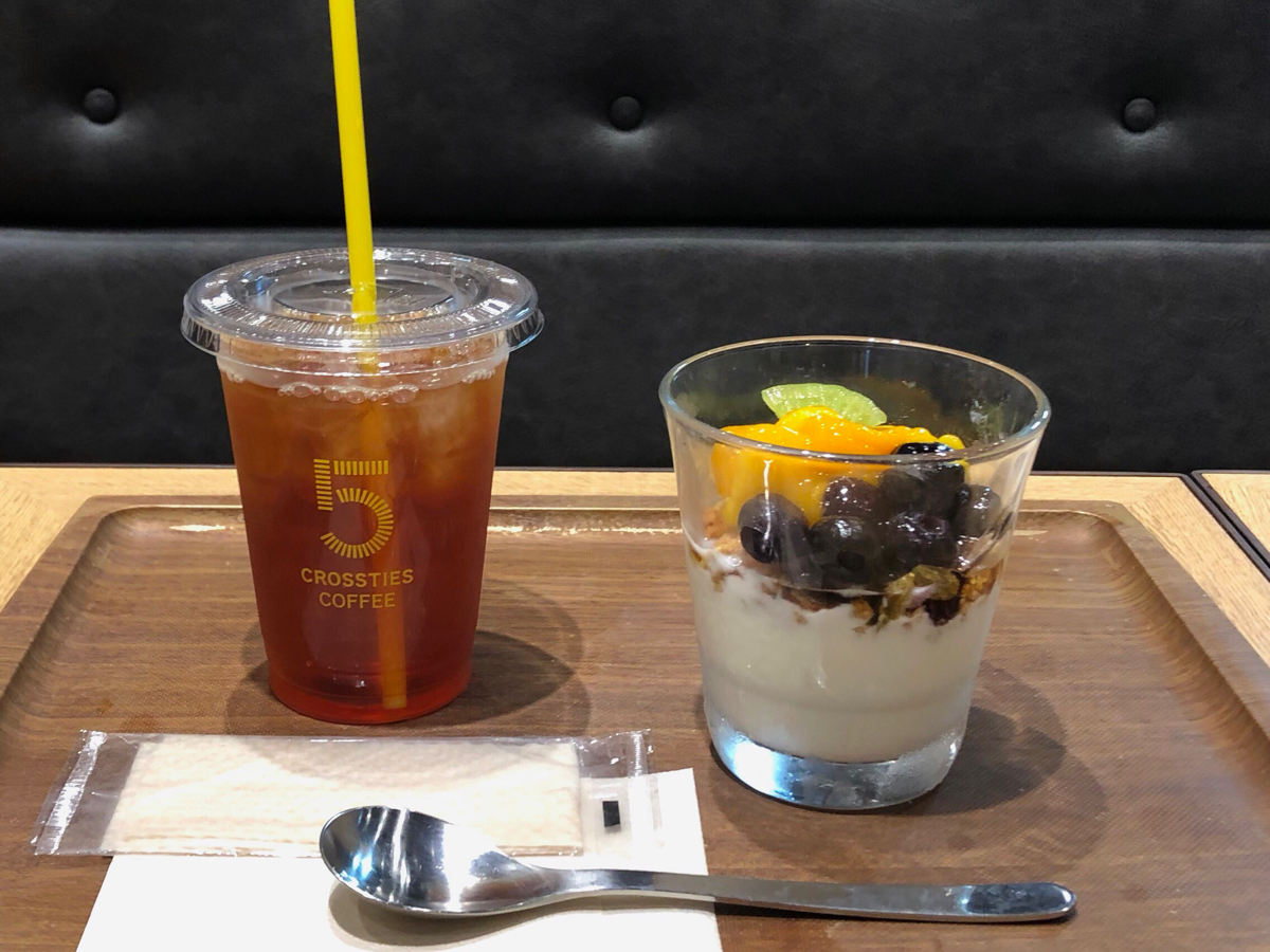 「フルーツグラノーラヨーグルトセット」520円