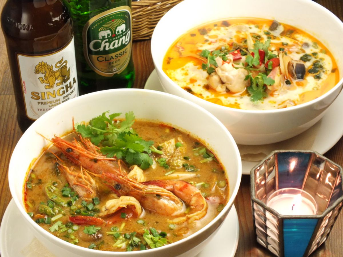 トムヤムクン1000円（小）、1400円（大）。トムカーガイ800円（小）、1200円（大）