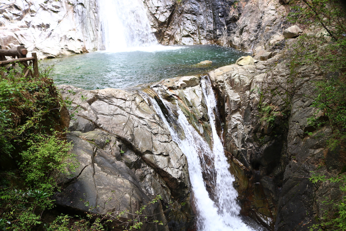 夫婦滝（めおとだき）