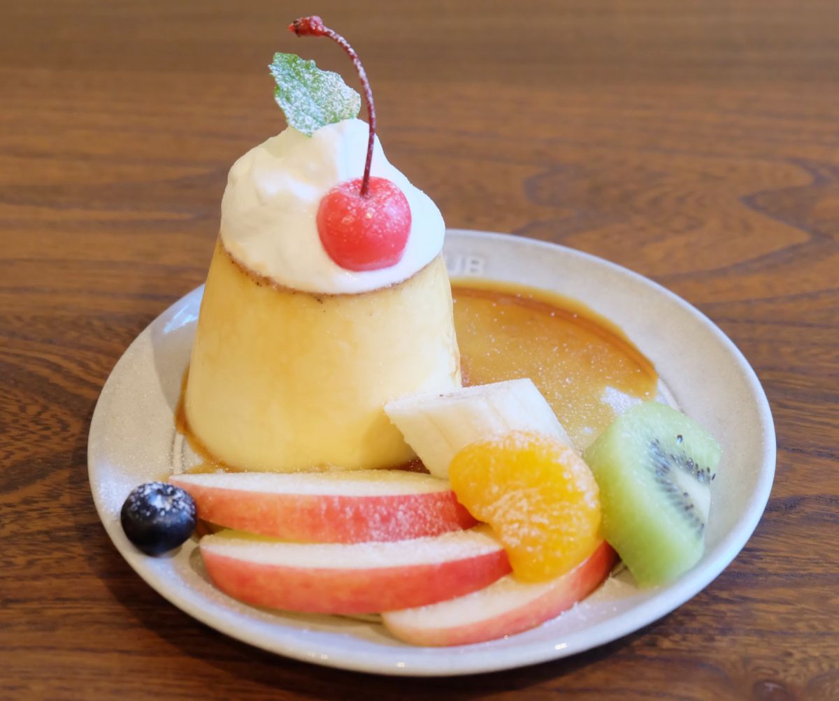 uniのプリン ～フルーツ添え～ 580円（税込）