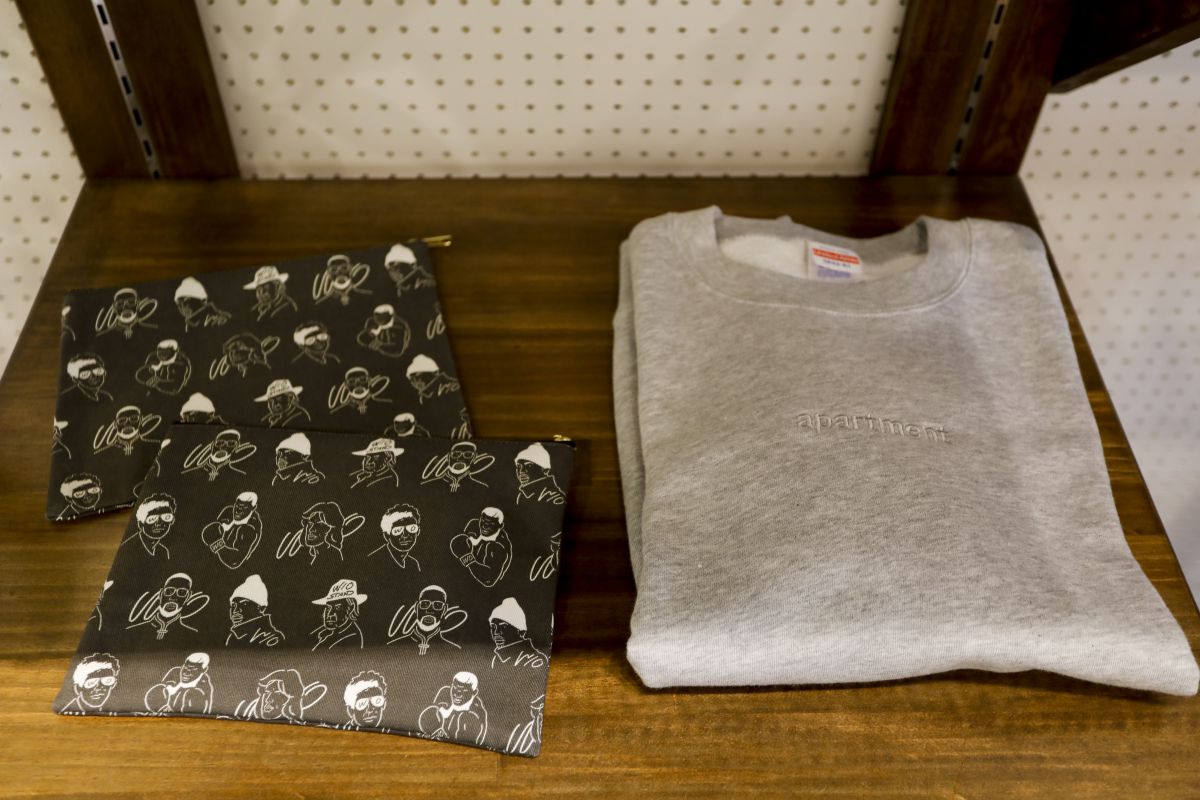 布ポーチ2500円、スウェット7020円