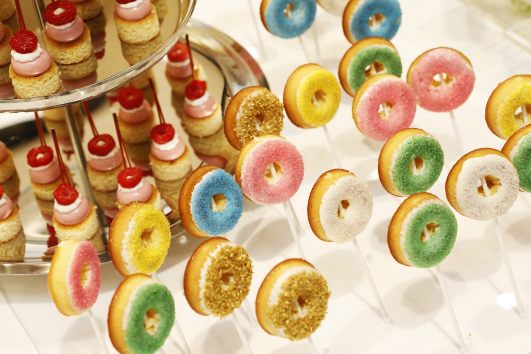 色とりどりのスイーツに気分も盛り上がります！