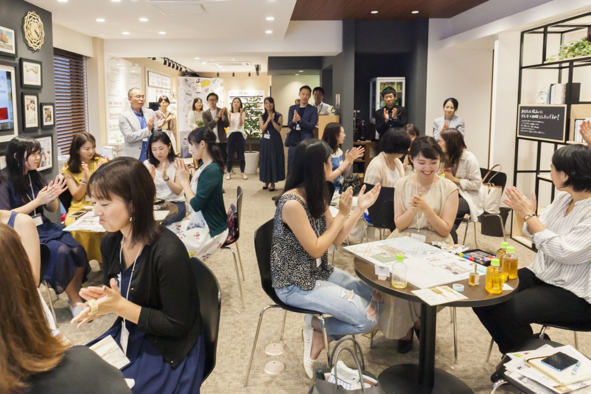 審査方法は…拍手の大きさ！