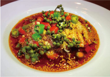 「陳家私菜＆世界の厨房成都の味」の椒麻香鶏（鶏肉花山椒3種香り付けオイル和え） 800円