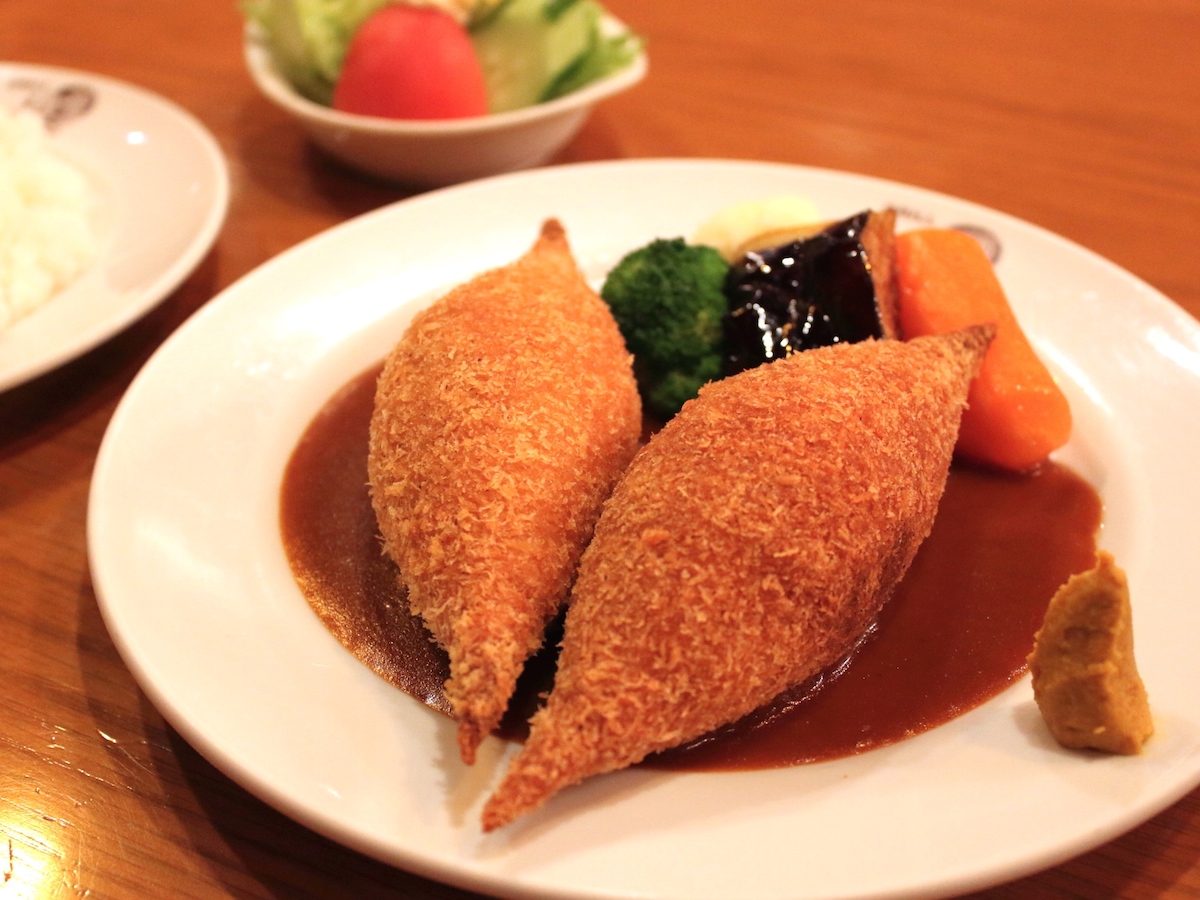 時代と共に進化！福岡最古の喫茶店で味わう不思議な形のミンチカツレツ
