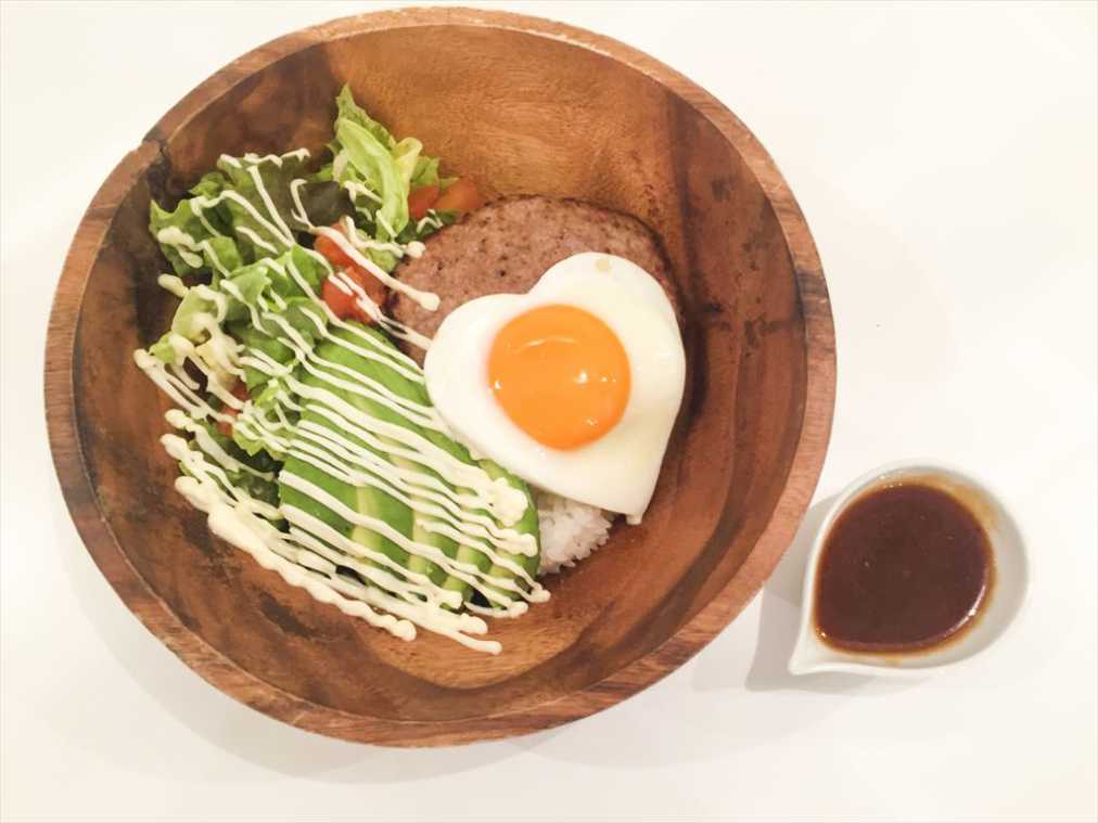 ロコモコ：ディナータイム 1200円／ランチライム ソフトドリンク付き1000円