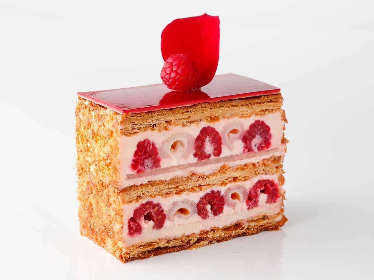 視覚と味覚でバラを表現したこだわり／ホテルニューオータニ