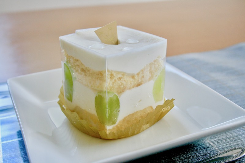 「Minako Imada Produced 王妃の菜園マスカットショート」（税別463円）