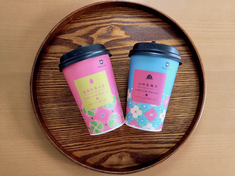 左から「Mug & Pot」の「苺東方美人茶」「白桃烏龍茶」（各税別221円）※取り扱いのない店舗や、予告なしに販売を終了する場合もあります。