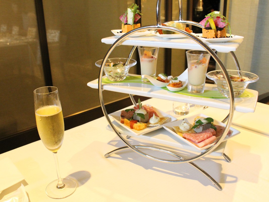 まるでアフタヌーンティー！憧れホテルの“デザートブッフェ付きパスタランチ”に潜入