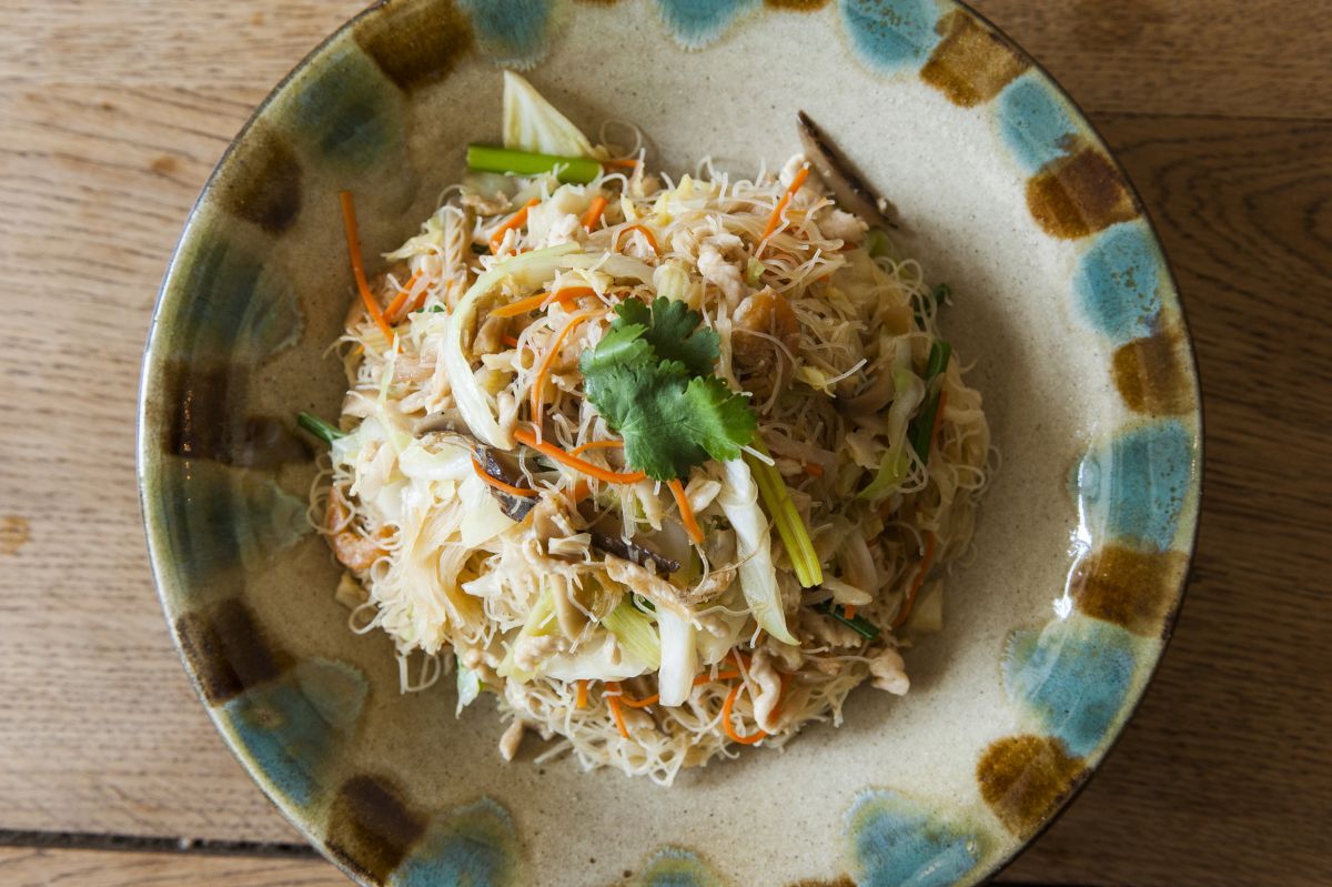 「台湾ビーフン 干し海老、豚肉、7種野菜入り」1380円