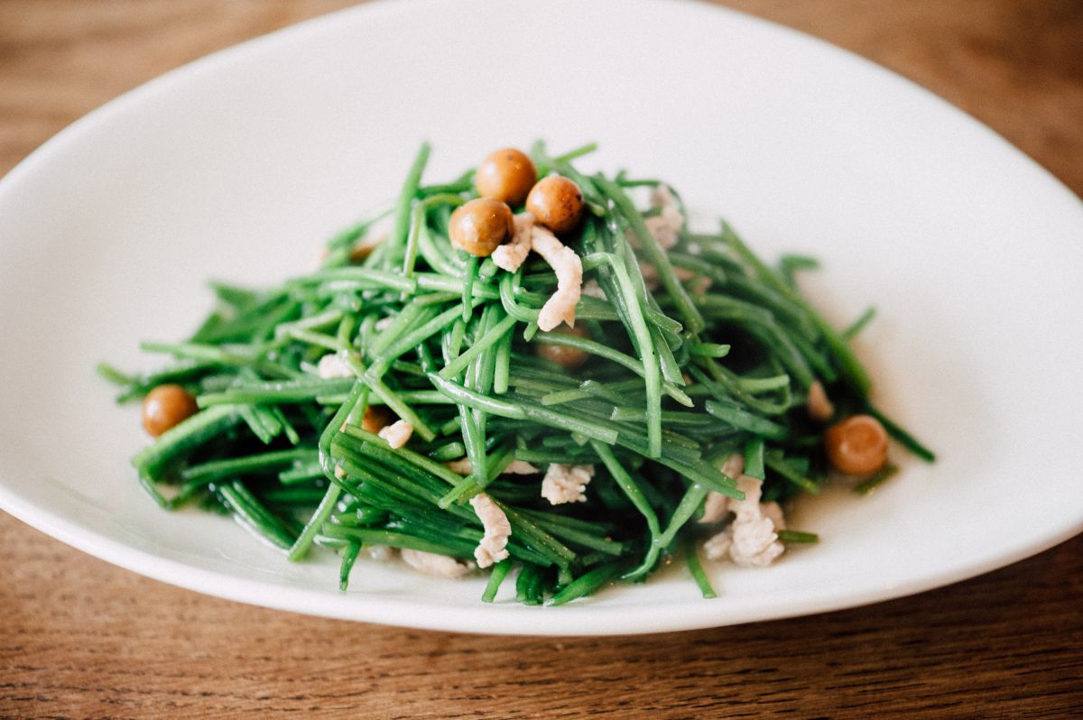 「水蓮菜と木の実の炒め」1480円