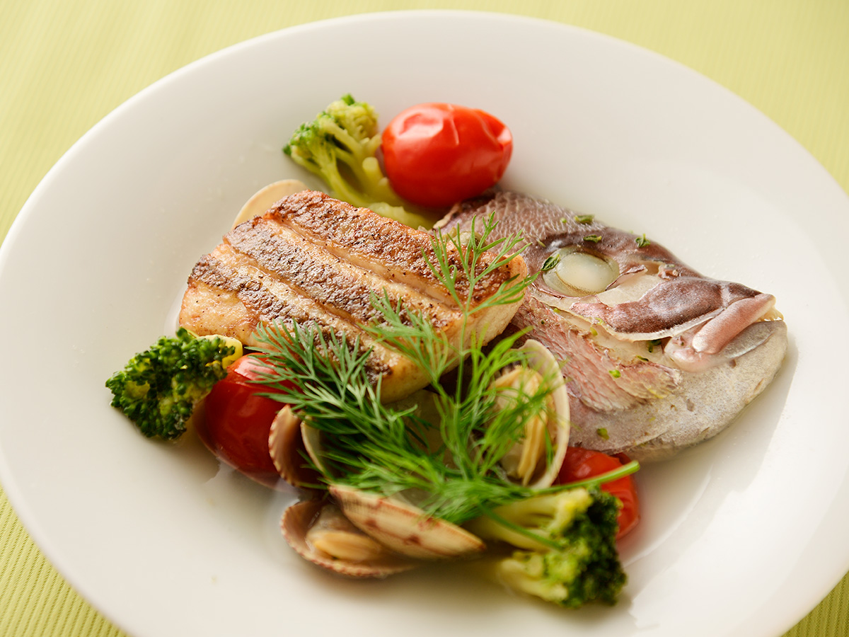 明石鯛の贅沢アクアパッツァ