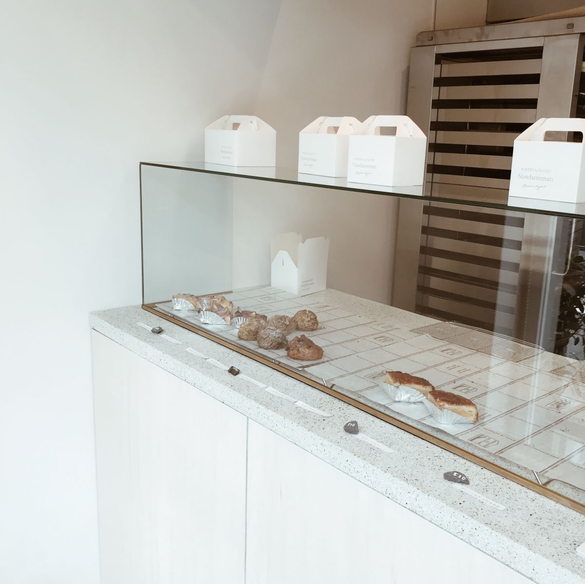 （人気店なので時間帯によってはやや品薄に… 12:00頃がもっとも出揃うタイミングのようです◎）