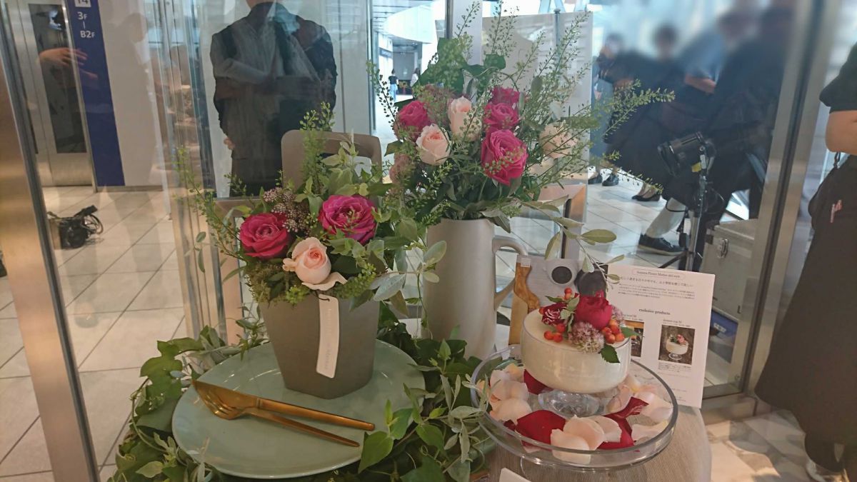 （写真左）シーズニングボウル 1980円、（写真右）デザートカップ 1650円