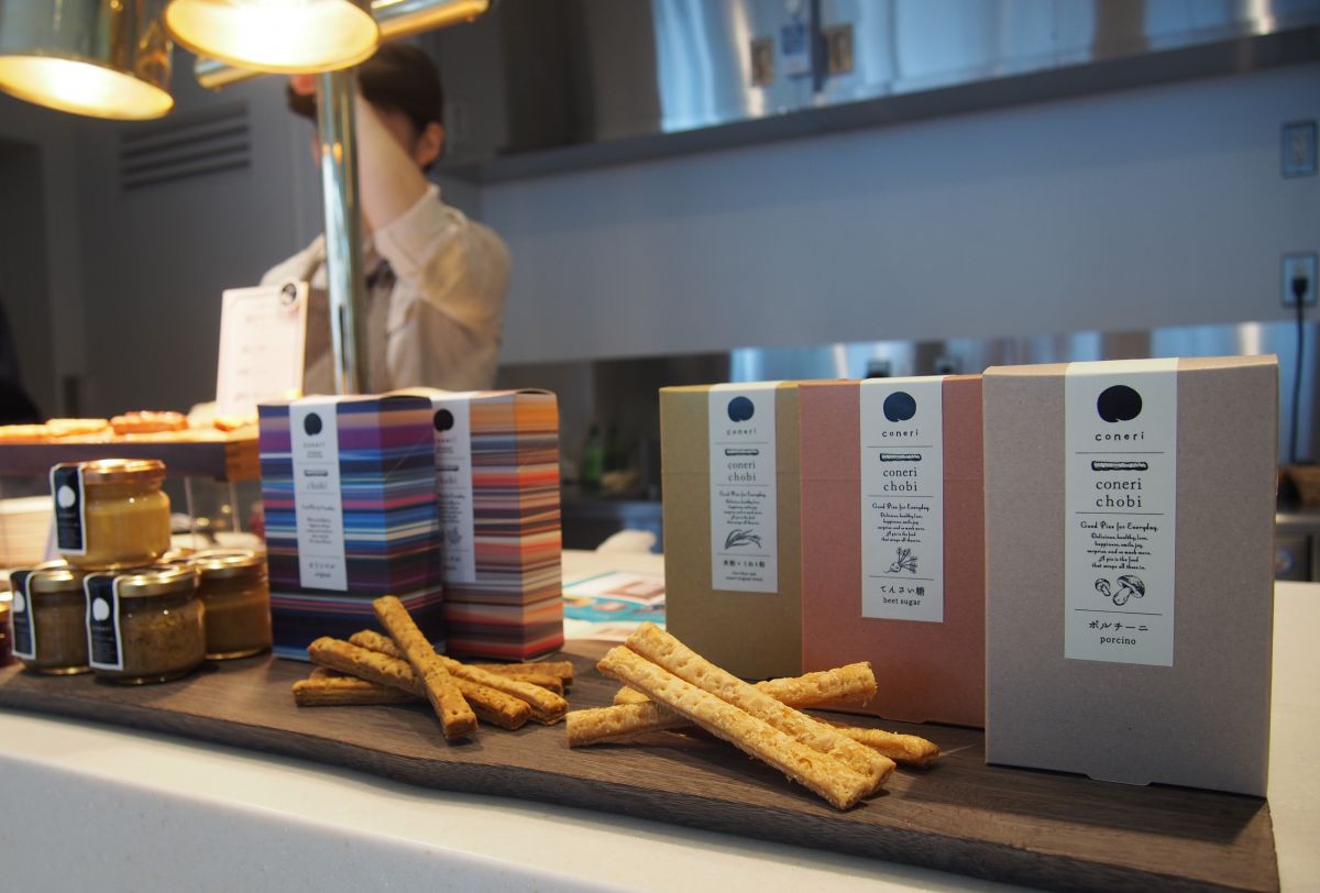 スティックパイ（メープル、オリジナル、ポルチーニ）700円予定