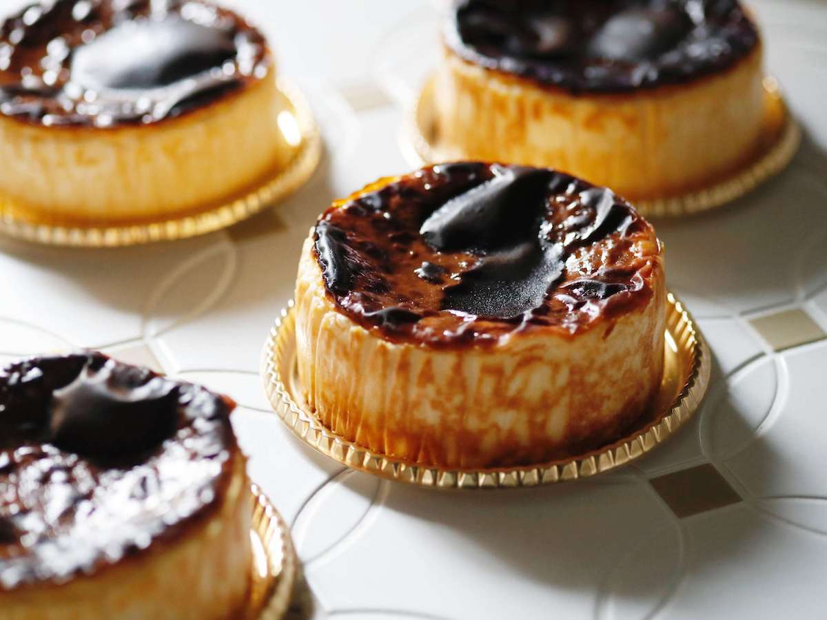 バスクチーズケーキ Mサイズ 2592円