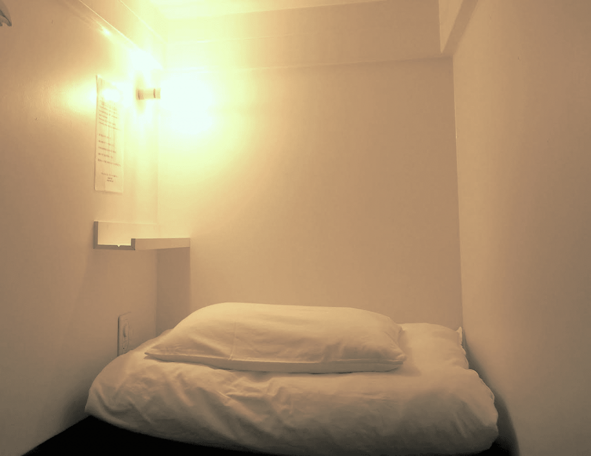 almond hostel & cafe