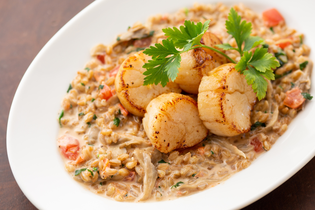 帆立のロースト、ファロと舞茸のクリームリゾット 2800円