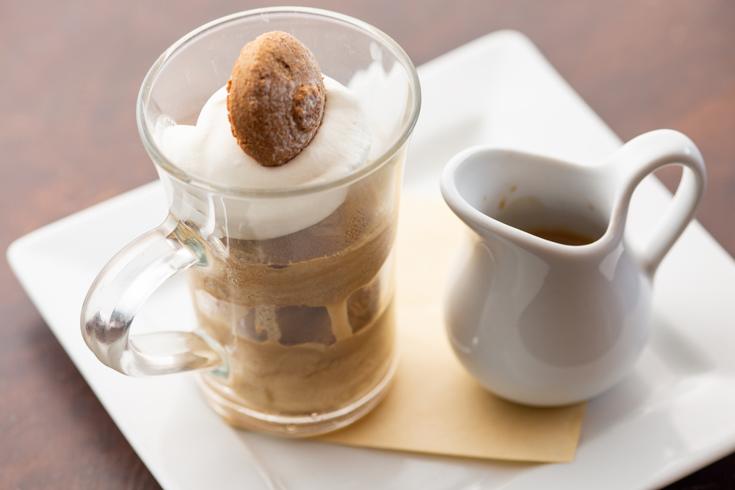 アマレット入りエスプレッソジェラートのアフォガート 950円