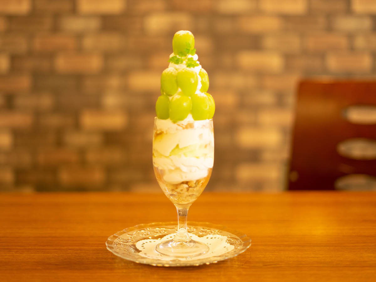 シャインマスカットと広島レモンのパフェ 1019円（税別）※期間限定（10月中旬まで）