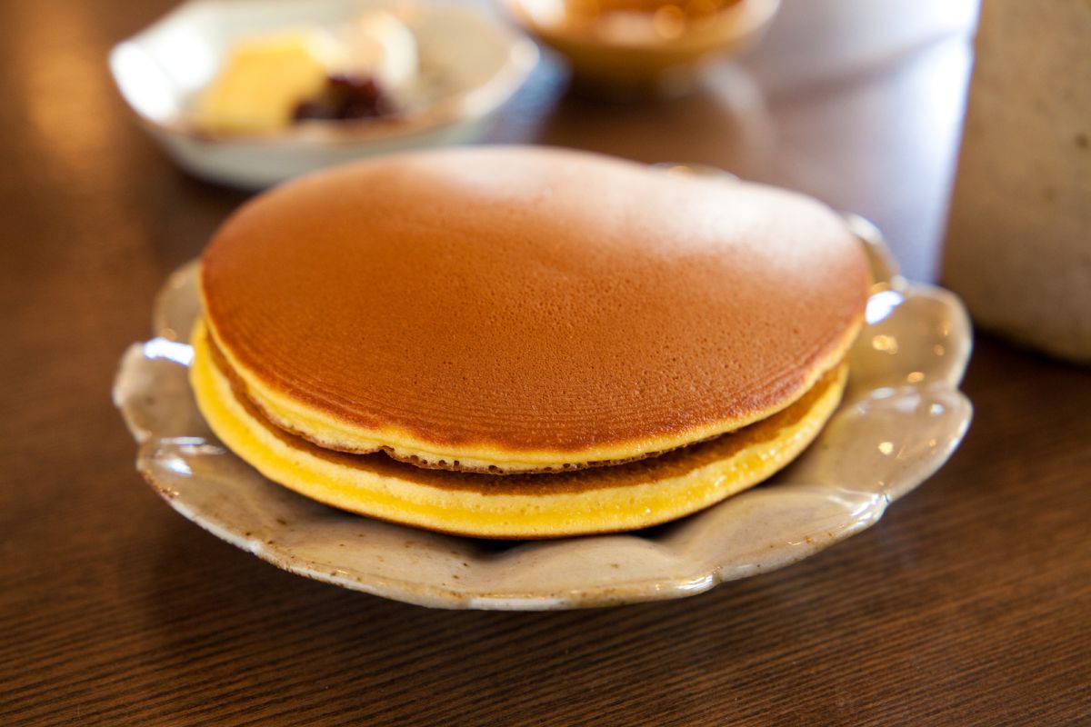 どらやきセット 880円 大きな焼きたてのどらやきと選べるドリンクのセット