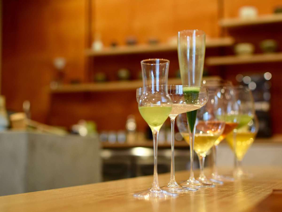 お茶のプロが提案する「お茶×ワイングラス」の日本茶コースで新体験