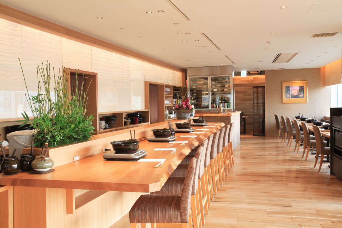  和の風情を感じさせる、「銀座しゃぶ通 好の笹」の内観。目が肥えたオトナ女子にぴったりな空間です