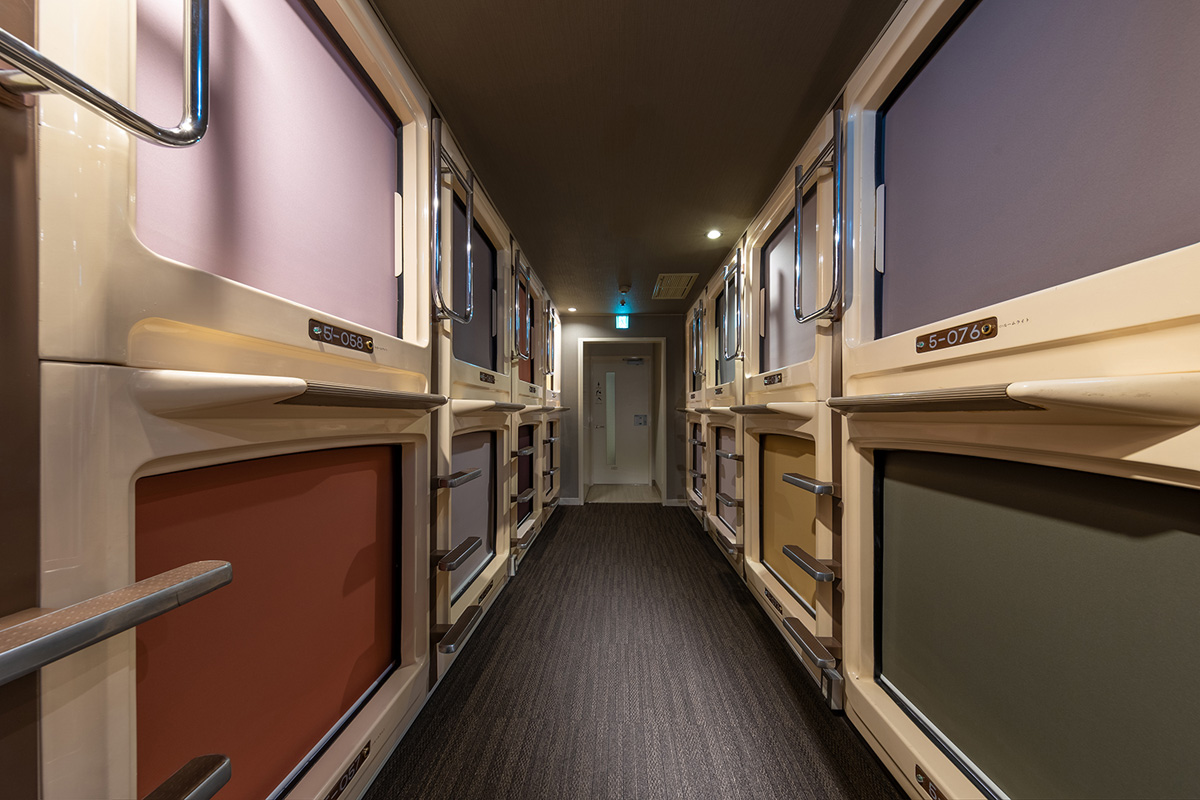 カプセルルーム　1泊1人2950円～