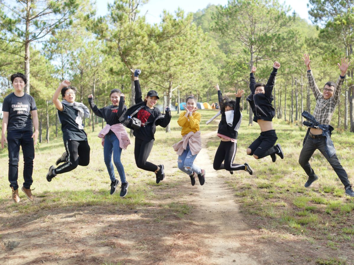 ハマる芸人続出中！ 謎の新スポーツ「モルック」がブームの予感…