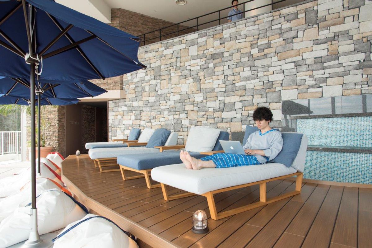 「オーシャンスパ Fuua」でくつろぐあおきち