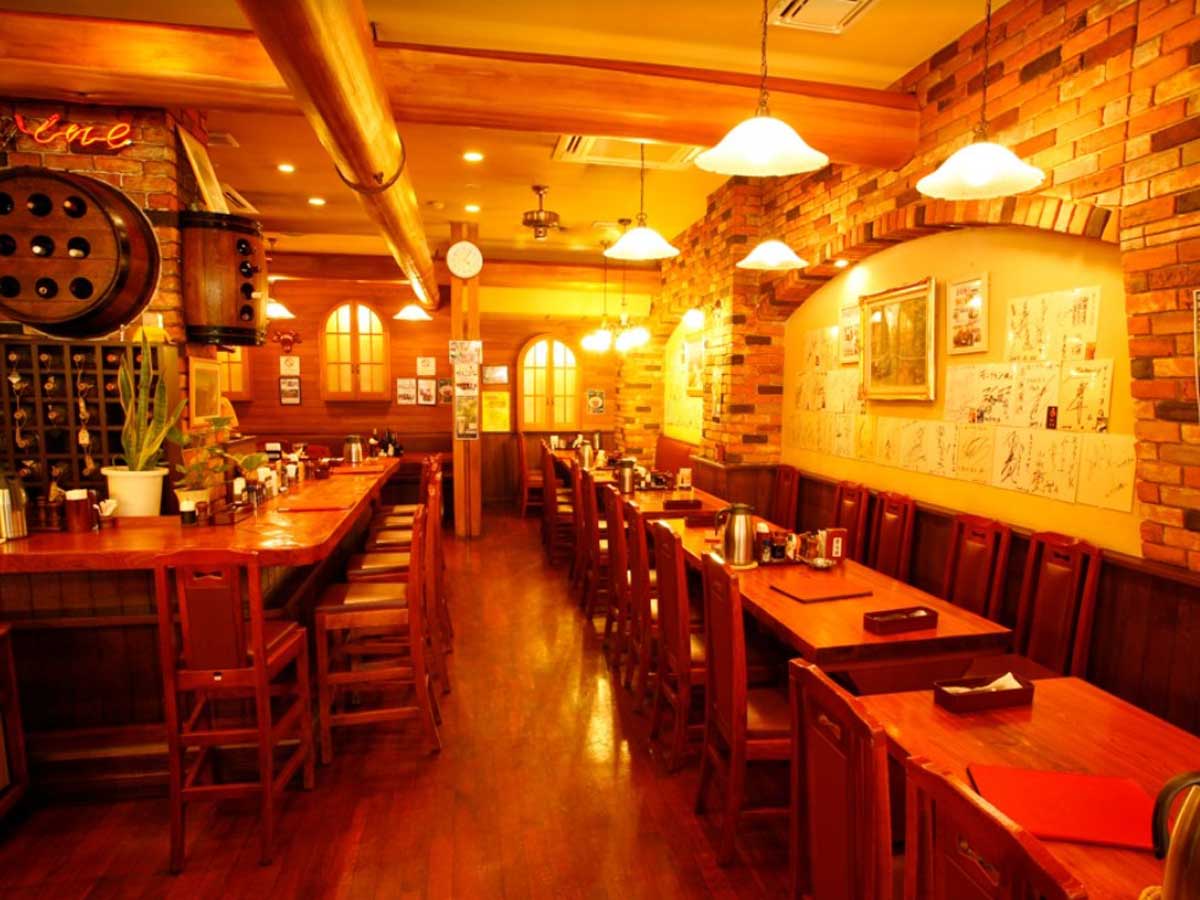 ウッディな店内／モンブラン